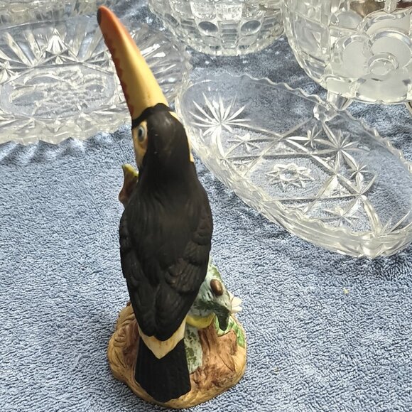Vintage J Byron Royal Crown Porcelain Toucan. Hand Painted - Picture 4 of 5